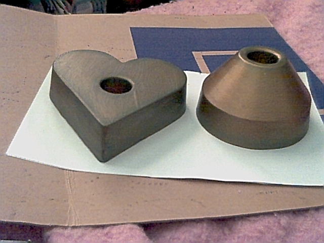 goldheartroundcandleholders.jpg